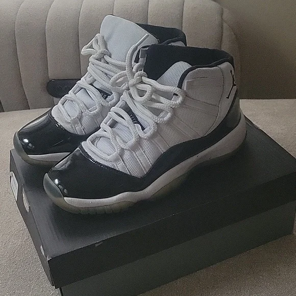 Jordan Retro 11 - Picture 1 of 6